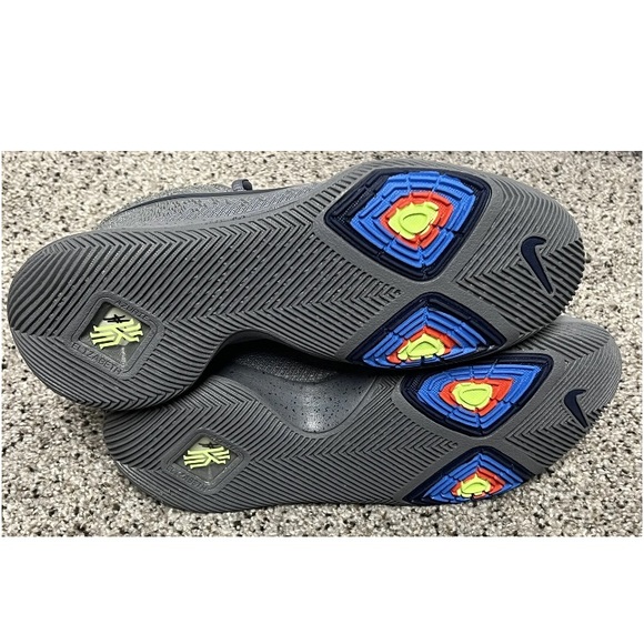 Nike kyrie 3 Cool Grey Almost New - Picture 3 of 13